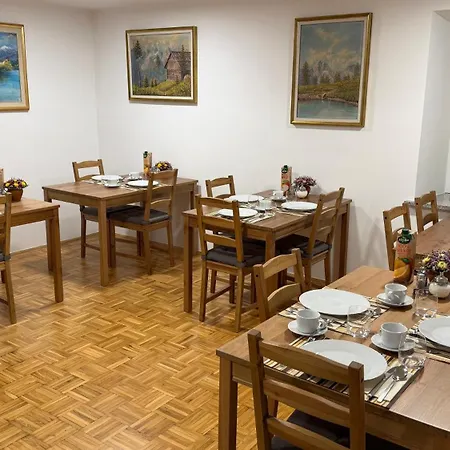 בית חווה Domacija Log V Bohinju בוהינסקה ביסטריצה